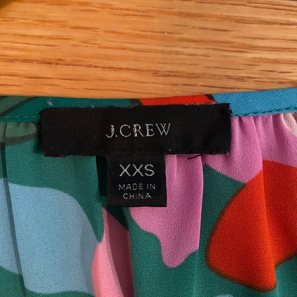 J Crew colorful top. XXS. Beautiful detail on the cap sleeves. - Picture 3 of 4